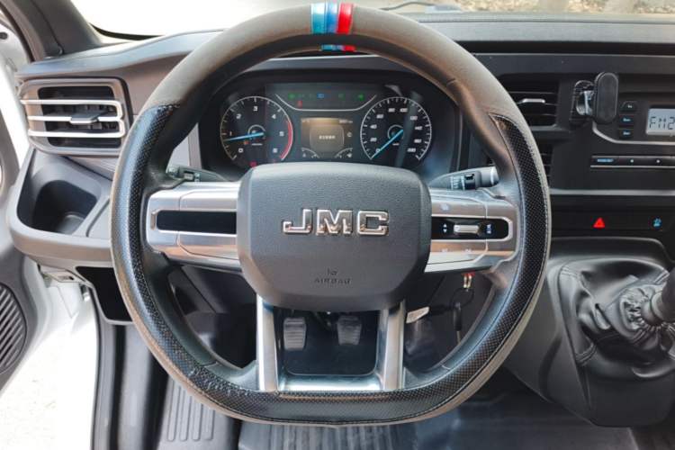 Used JMC Fushun 2025 2.0T 6MT Diesel Short-Wheelbase Low-Roof Commercial Multi-Purpose Passenger Vehicle with 5/6 Seats and Twin-Swing Tailgate Steering Wheel