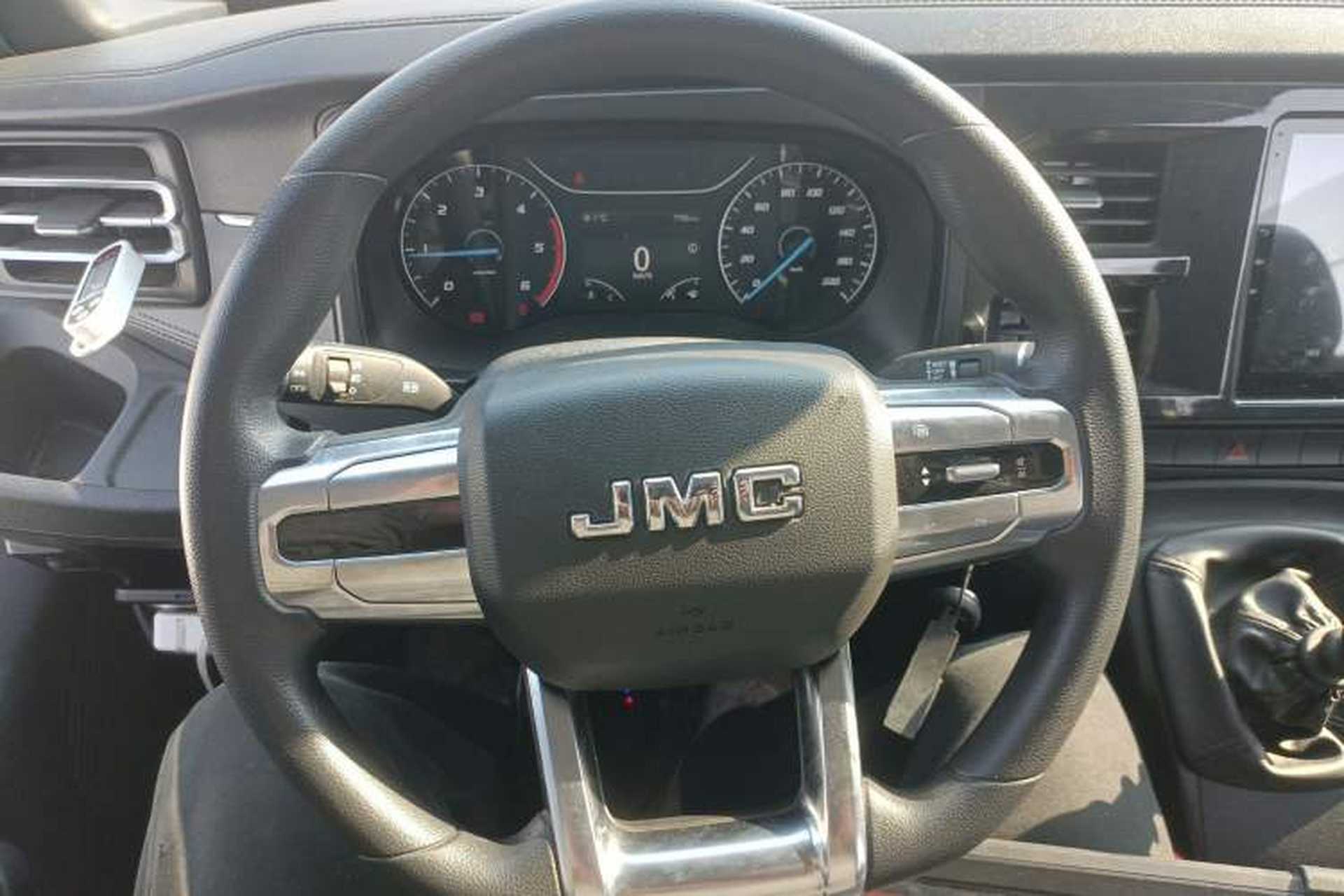 Used JMC Fushun 2025 2.0T 6MT Diesel Mid-Roof High-Arch Commercial Multi-Purpose 7-Seater Passenger Vehicle Steering Wheel