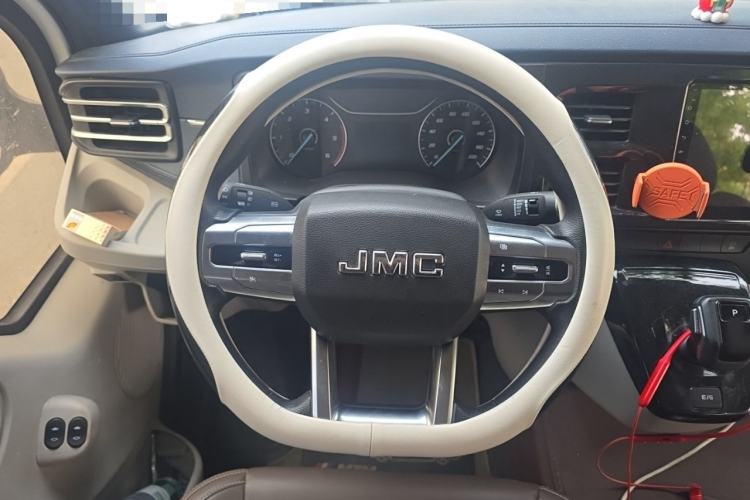 Used JMC Fushun 2025 2.0T 8AT Diesel Mid-Range Mid-Height Business-Class 9-Seater (Non-Commercial) Steering Wheel