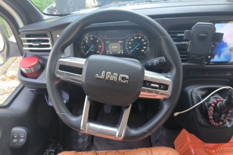 Used JMC Fushun 2025 2.0T 6MT Diesel Mid-Drive Mid-Roof Commercial Multi-Purpose Passenger Vehicle 5/6 Seats Steering Wheel