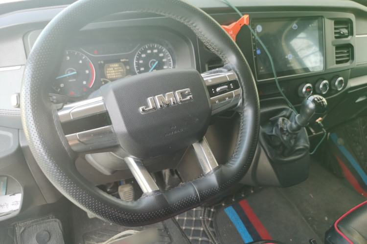 Used JMC Fushun 2025 2.0T 6MT Diesel Long-Wheelbase High-Roof Commercial Van – 2/3 Seats Steering Wheel