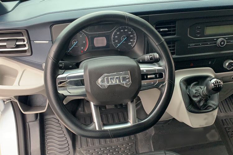 Used JMC Fushun 2025 2.0T 6MT Diesel Mid-Range Business-Class 9-Seater (Non-Commercial) Steering Wheel