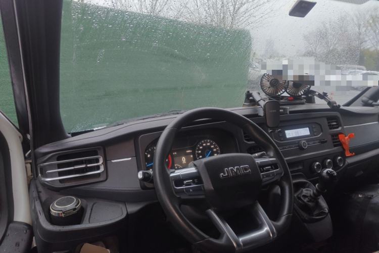 Used JMC Fushun 2025 2.0T Manual Diesel Long-Wheelbase High-Roof Heavy-Duty Version with 2/3 Seats Steering Wheel