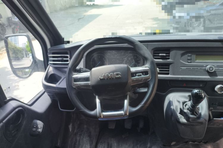 Used JMC Fushun 2025 2.0T 6MT Diesel Short-Wheelbase Low-Roof Commercial Multi-Purpose Passenger Vehicle with 5/6 Seats and Twin-Swing Tailgate Steering Wheel