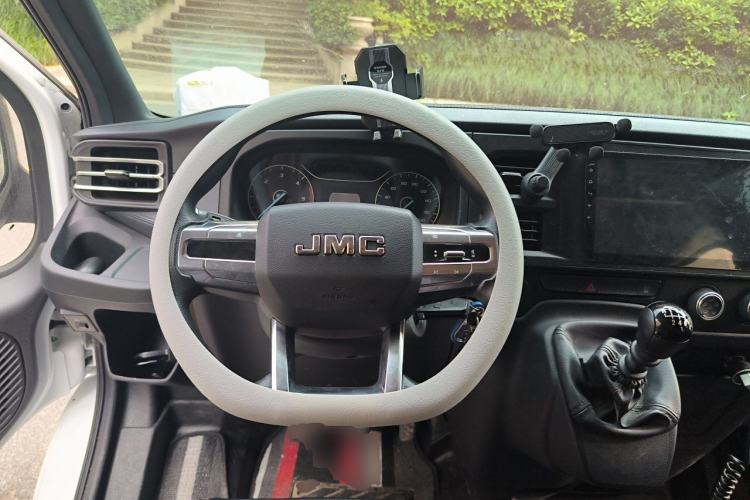 Used JMC Fushun 2025 2.0T 6MT Diesel Short-Wheelbase Mid-Roof Commercial Multi-Purpose Passenger Vehicle with 5/6 Seats Steering Wheel