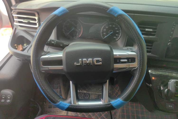 Used JMC Fushun 2025 2.0T 8AT Diesel Short Wheelbase Mid-Height Commercial Multi-Purpose Passenger Vehicle with 5/6 Seats Steering Wheel
