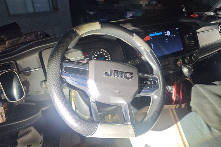 Used JMC Fushun 2025 2.0T 6MT Diesel Long-Wheelbase High-Roof Commercial Van – 2/3 Seats Steering Wheel