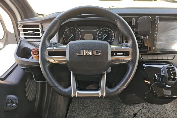 Used JMC Fushun 2025 2.0T 8AT Diesel Short-Wheelbase Low-Roof Commercial Multi-Purpose Passenger Vehicle with 5/6 Seats and Liftgate Tailgate Steering Wheel