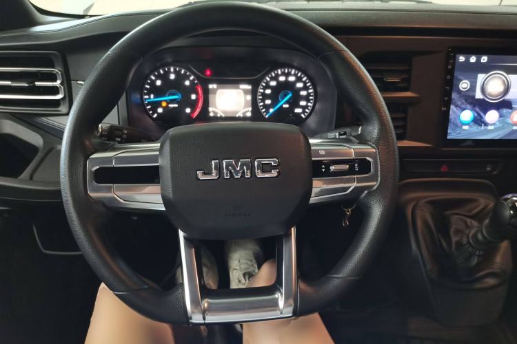 Used JMC Fushun 2025 2.0T 6MT Diesel Short-Wheelbase Low-Roof Commercial Multi-Purpose Passenger Vehicle with 5/6 Seats and Twin-Swing Tailgate Steering Wheel