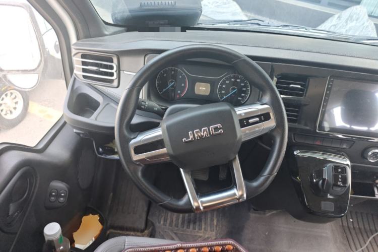 Used JMC Fushun 2025 2.0T 8AT Diesel Short Wheelbase Mid-Height Commercial Multi-Purpose Passenger Vehicle with 5/6 Seats Steering Wheel