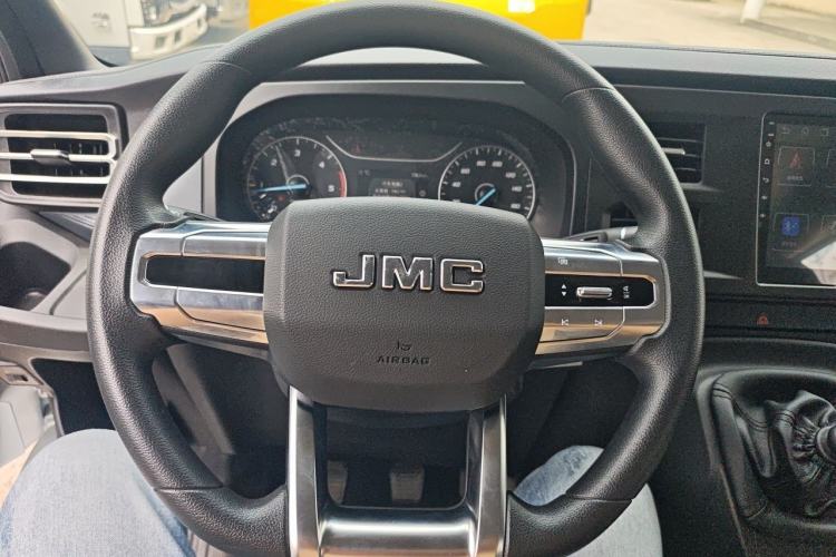 Used JMC Fushun 2025 2.0T 6MT Diesel Short-Wheelbase Low-Roof Commercial Multi-Purpose Passenger Vehicle with 5/6 Seats and Twin-Swing Tailgate Steering Wheel