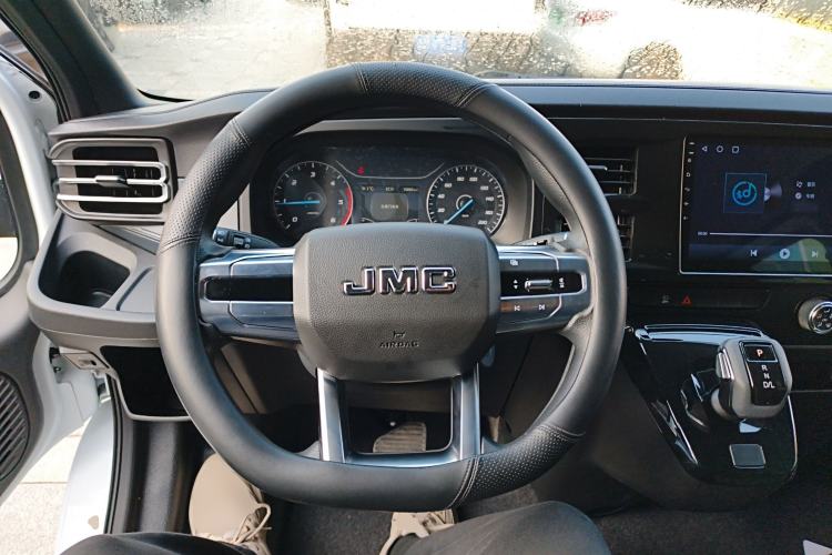 Used JMC Fushun 2025 2.0T 8AT Diesel Short-Wheelbase Mid-Top Commercial Multi-Purpose Passenger Vehicle with 5/6 Seats Steering Wheel