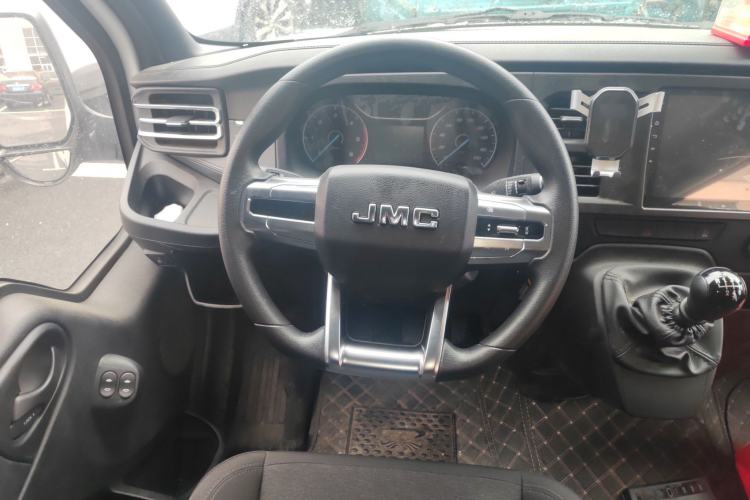 Used JMC Fushun 2025 2.0T 6MT Diesel Short-Wheelbase Low-Roof Commercial Multi-Purpose Passenger Vehicle with 5/6 Seats and Twin-Swing Tailgate Steering Wheel