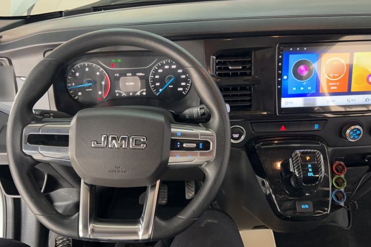 Used JMC Fushun 2025 2.0T 8AT Diesel Mid-Roof Mid-Height Commercial Multi-Purpose 7-Seater Passenger Vehicle Steering Wheel