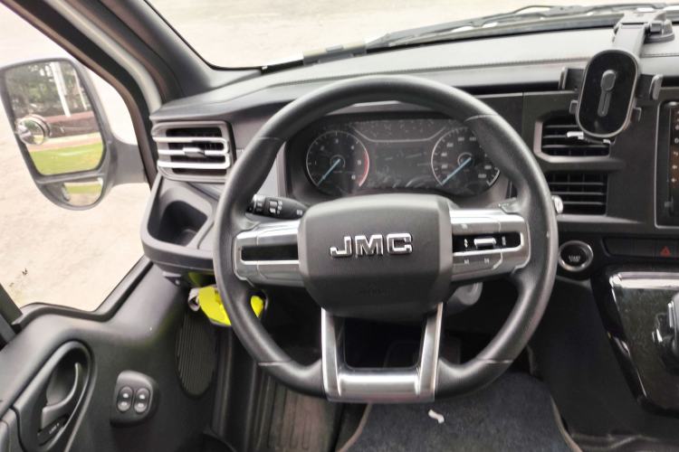 Used JMC Fushun 2025 2.0T 8AT Diesel Short-Wheelbase Low-Roof Commercial Multi-Purpose Passenger Vehicle with 5/6 Seats and Dual-Swing Tailgate Steering Wheel