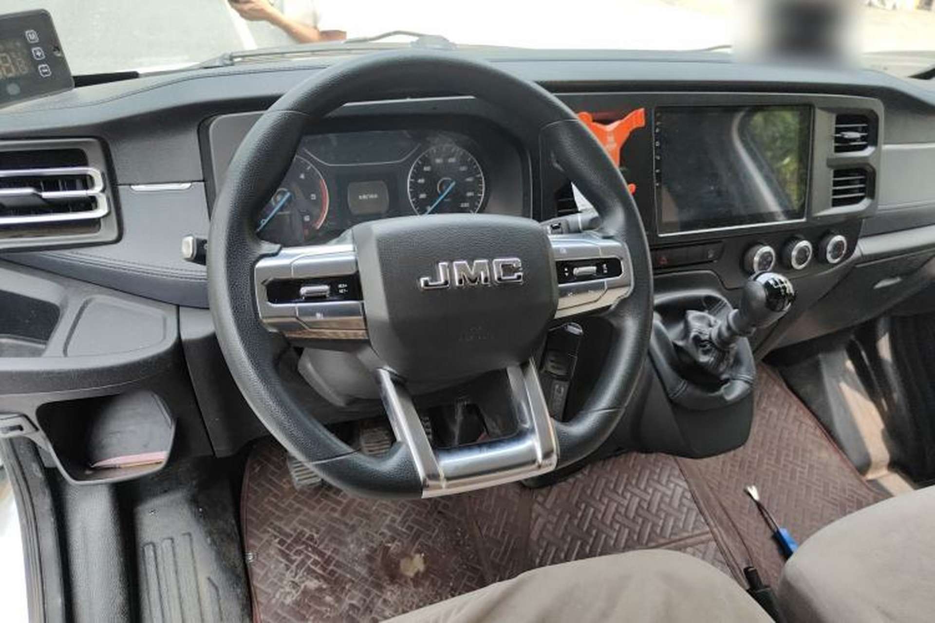 Used JMC Fushun 2025 2.0T Manual Diesel Long-Wheelbase High-Roof Heavy-Duty Version with 2/3 Seats Steering Wheel