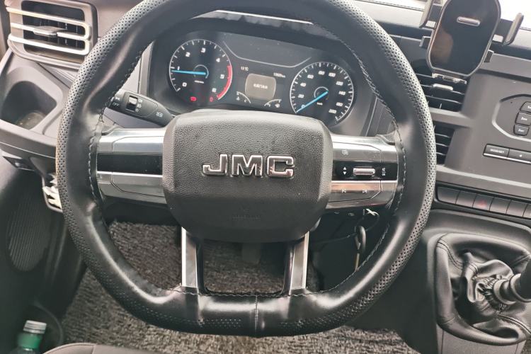Used JMC Fushun 2025 2.0T 6MT Diesel Mid-Roof Mid-Height Commercial Multi-Purpose 7-Seater Passenger Vehicle Steering Wheel
