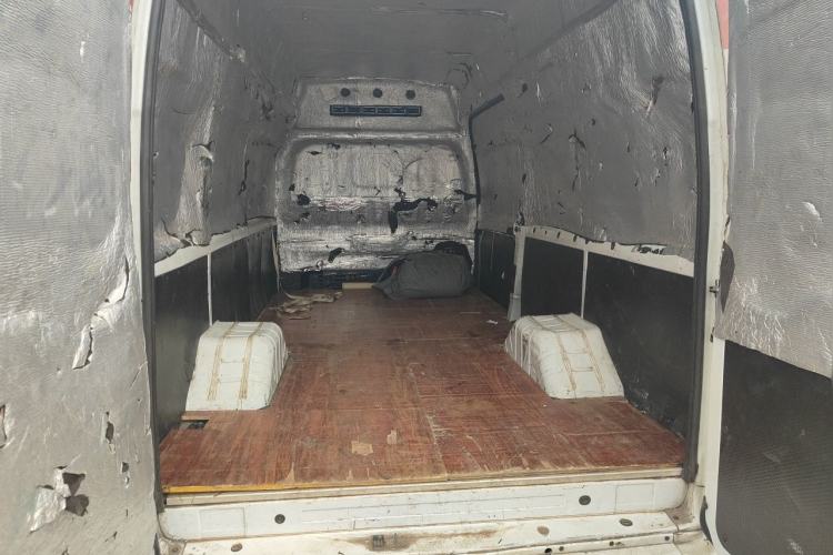 Used JMC Fushun 2025 2.0T 6MT Diesel Long-Wheelbase High-Roof Commercial Van – 2/3 Seats Trunk