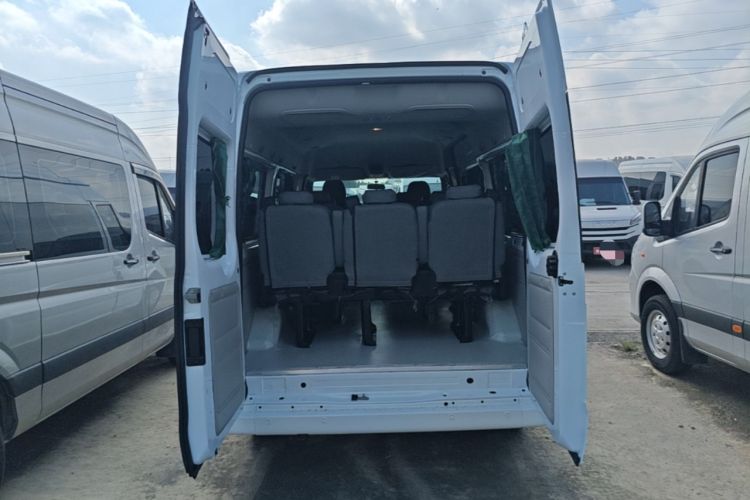 Used JMC Fushun 2025 2.0T 8AT Diesel Mid-Range Mid-Height Business-Class 9-Seater (Non-Commercial) Trunk