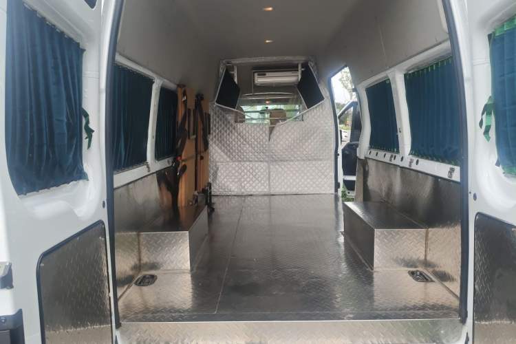 Used JMC Fushun 2025 2.0T 6MT Diesel Extended-Wheelbase High-Roof Commercial Van—2/3 Seats Trunk