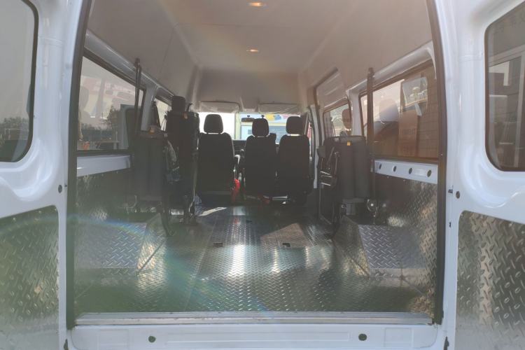 Used JMC Fushun 2025 2.0T 6MT Diesel Mid-Roof Mid-Height Commercial Multi-Purpose 7-Seater Passenger Vehicle Trunk