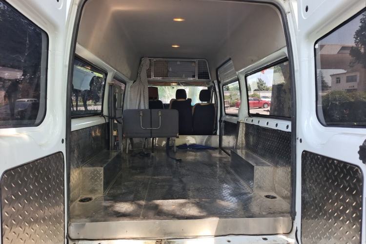 Used JMC Fushun 2025 2.0T 6MT Diesel Mid-Roof Mid-Height Commercial Multi-Purpose 7-Seater Passenger Vehicle Trunk