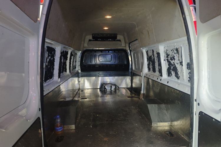 Used JMC Fushun 2025 2.0T 6MT Diesel Long-Wheelbase High-Roof Commercial Van – 2/3 Seats Trunk