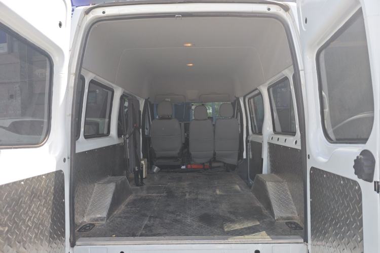 Used JMC Fushun 2025 2.0T 8AT Diesel Short Wheelbase Mid-Height Commercial Multi-Purpose Passenger Vehicle with 5/6 Seats Trunk