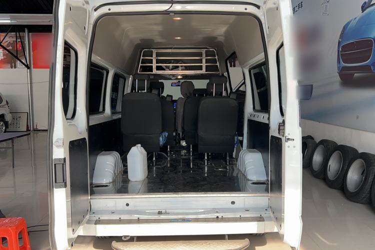Used JMC Fushun 2025 2.0T 8AT Diesel Mid-Roof Mid-Height Commercial Multi-Purpose 7-Seater Passenger Vehicle Trunk