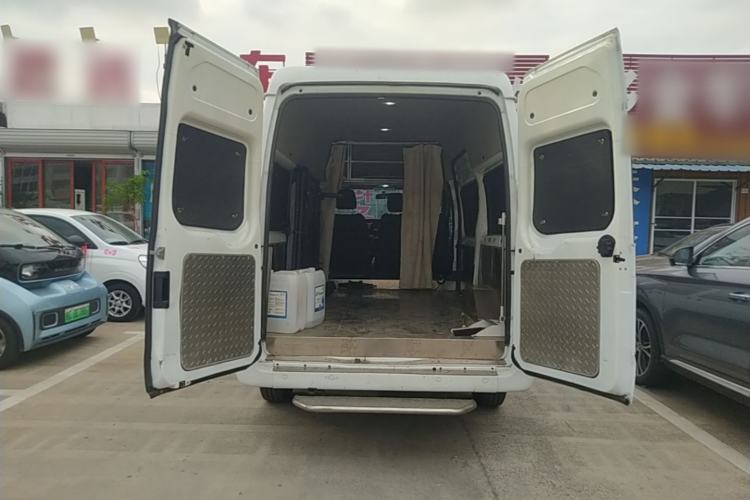 Used JMC Fushun 2025 2.0T 6MT Diesel Mid-Roof Mid-Height Commercial Multi-Purpose 7-Seater Passenger Vehicle Trunk
