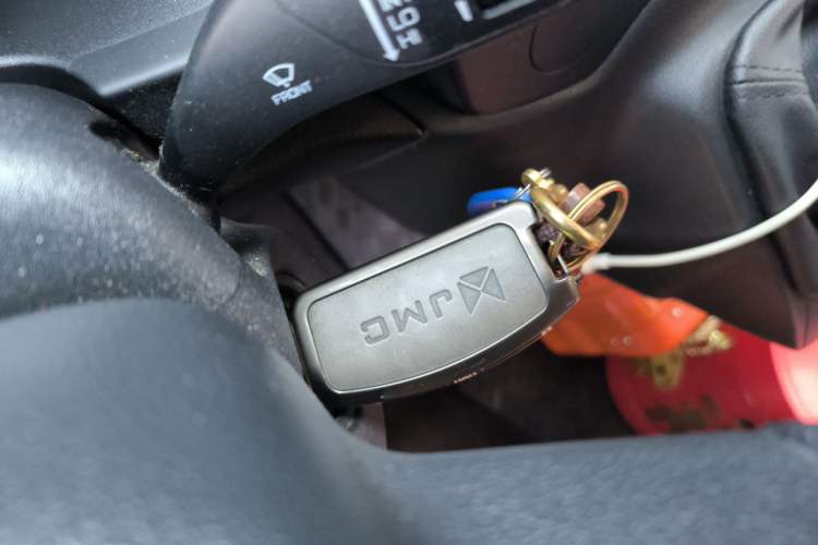 Used JMC Fushun 2025 2.0T 6MT Diesel Mid-Drive Mid-Roof Commercial Multi-Purpose Passenger Vehicle 5/6 Seats Vehicle Key