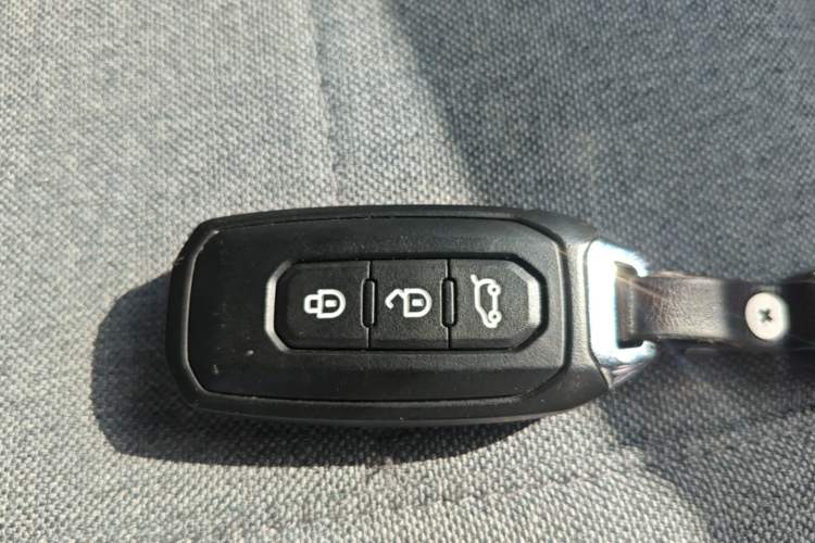Used JMC Fushun 2025 2.0T 8AT Diesel Mid-Range Mid-Height Business-Class 9-Seater (Non-Commercial) Vehicle Key