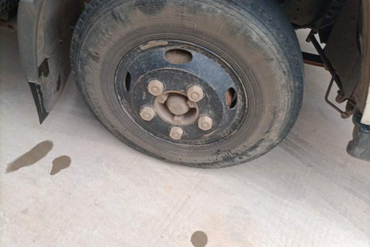 Used JMC Kairui EV  Right Front Wheel Hub