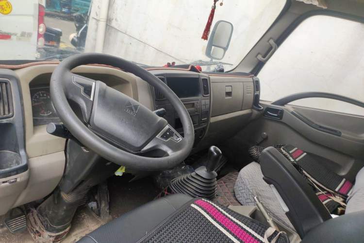 Used JMC Lexing E Luda  Center Console