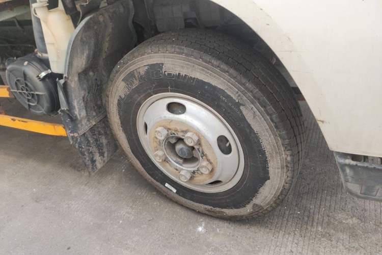 Used JMC Lexing E Luda  Right Front Wheel Hub