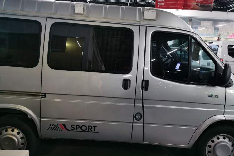 Used JMC Transit 2021 2.8T Space King Standard Version Short Wheelbase Mid-Height Roof 6-Seater Diesel Euro VI JX493 Exterior 2