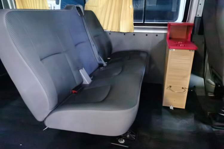 Used JMC Transit 2021 2.8T Space King Standard Version Short Wheelbase Mid-Height Roof 6-Seater Diesel Euro VI JX493 Interior 1