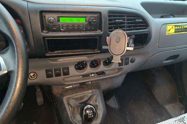 Used JMC Transit 2019 2.8T Commercial Version Short Wheelbase Mid-Roof 6-Seater China VI JX493 Audio And AC Panel