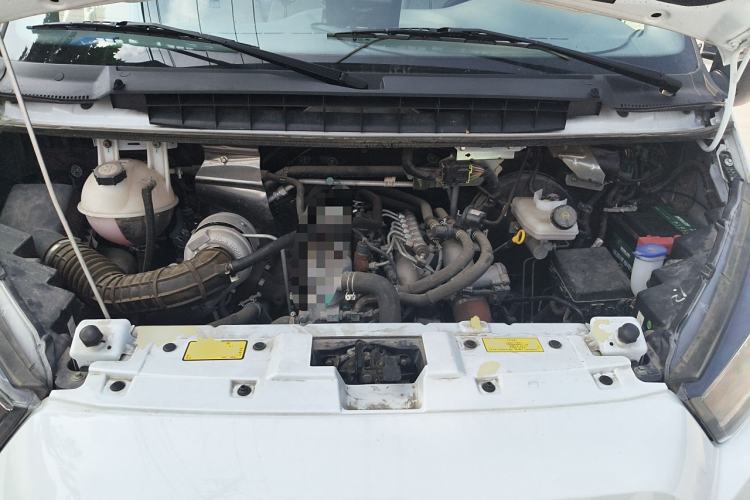 Used JMC Transit 2019 2.8T Commercial Version Short Wheelbase Mid-Roof 3-Seater China VI Standard JX493 Engine Bay