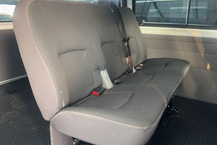 Used JMC Transit 2017 2.8T Commercial Version Short Wheelbase Mid-Roof 6/7/8-Seater JX493 Interior 1