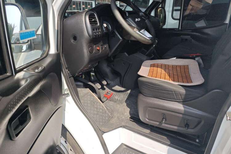 Used JMC Transit 2019 2.8T Commercial Version Short Wheelbase Mid-Roof 6-Seater China VI JX493 Interior 3