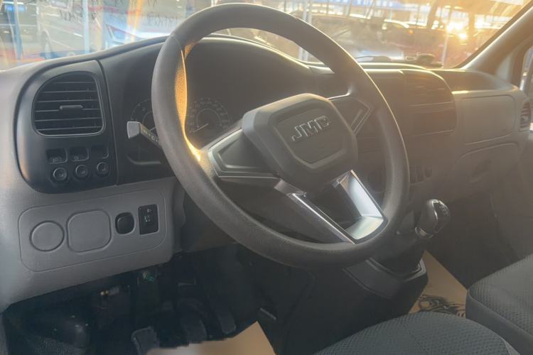 Used JMC Transit 2017 2.8T Commercial Version Short Wheelbase Mid-Roof 6/7/8-Seater JX493 Interior 3