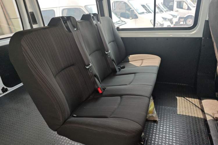 Used JMC Transit 2019 2.8T Commercial Version Short Wheelbase Mid-Roof 6-Seater China VI JX493 Interior 4