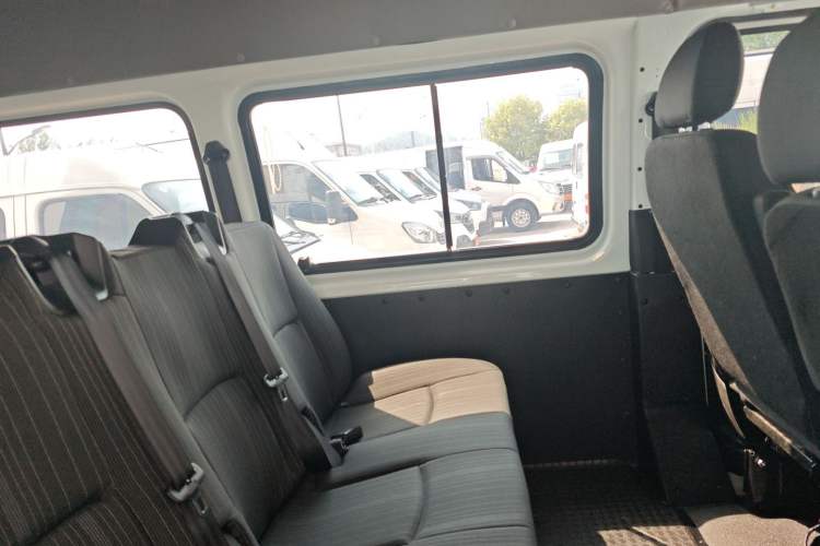 Used JMC Transit 2019 2.8T Commercial Version Short Wheelbase Mid-Roof 6-Seater China VI JX493 Interior 8