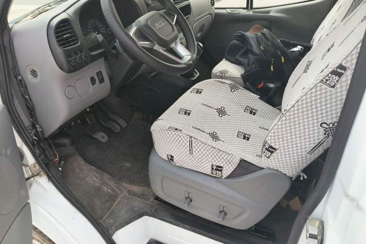 Used JMC Transit 2019 2.8T Commercial Version Short Wheelbase Mid-Roof 3-Seater China VI Standard JX493 Left Front Seat