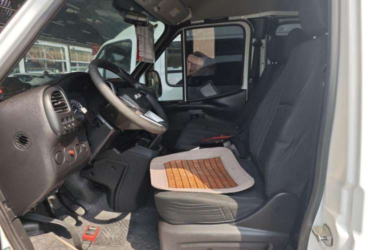 Used JMC Transit 2019 2.8T Commercial Version Short Wheelbase Mid-Roof 6-Seater China VI JX493 Left Front Seat