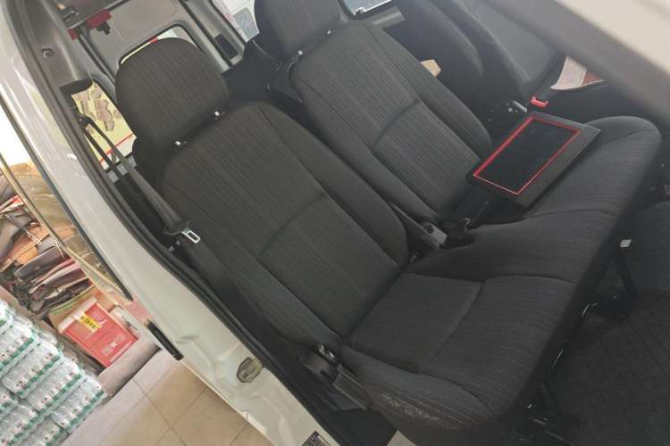 Used JMC Transit 2019 2.8T Commercial Version Short Wheelbase Mid-Roof 6-Seater China VI JX493 Right Front Seat