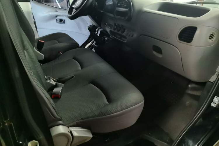 Used JMC Transit 2017 2.8T Commercial Version Short Wheelbase Mid-Roof 6/7/8-Seater JX493 Interior 2