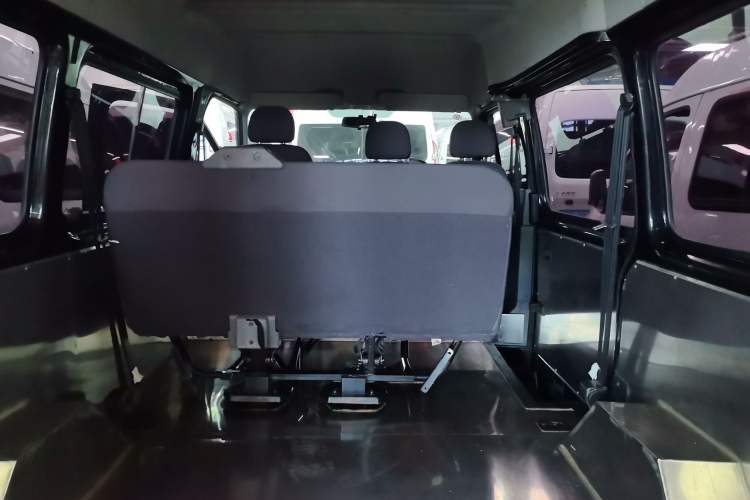 Used JMC Transit 2017 2.8T Commercial Version Short Wheelbase Mid-Roof 6/7/8-Seater JX493 Interior 6