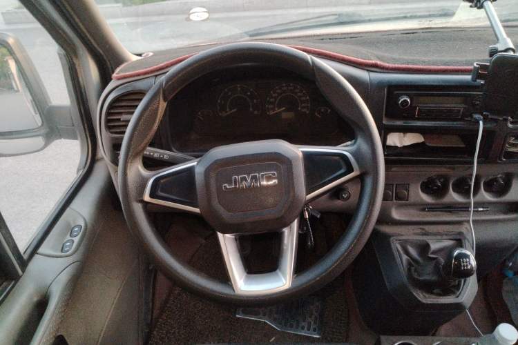 Used JMC Transit 2017 2.8T Commercial Version Long Wheelbase Mid-Roof 6/7/8-Seater JX493 Steering Wheel
